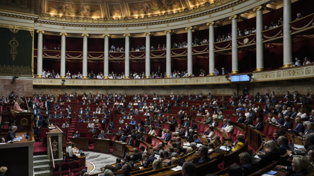 French lawmakers convene in the grand chamber of the Parliament as key debates over the 2026 budget unfold, reflecting the high stakes of fiscal policy in Europe.
